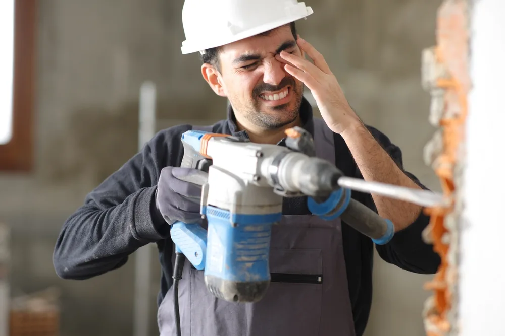construction worker suffers eye injury without proper protection