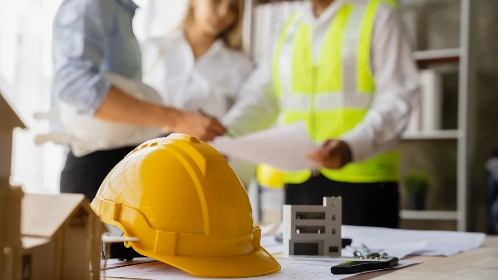general contractors discuss plans