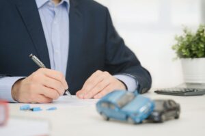 ¿De cuánto tiempo dispongo para presentar una demanda tras un accidente de auto e