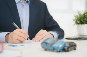 ¿De cuánto tiempo dispongo para presentar una demanda tras un accidente de auto e