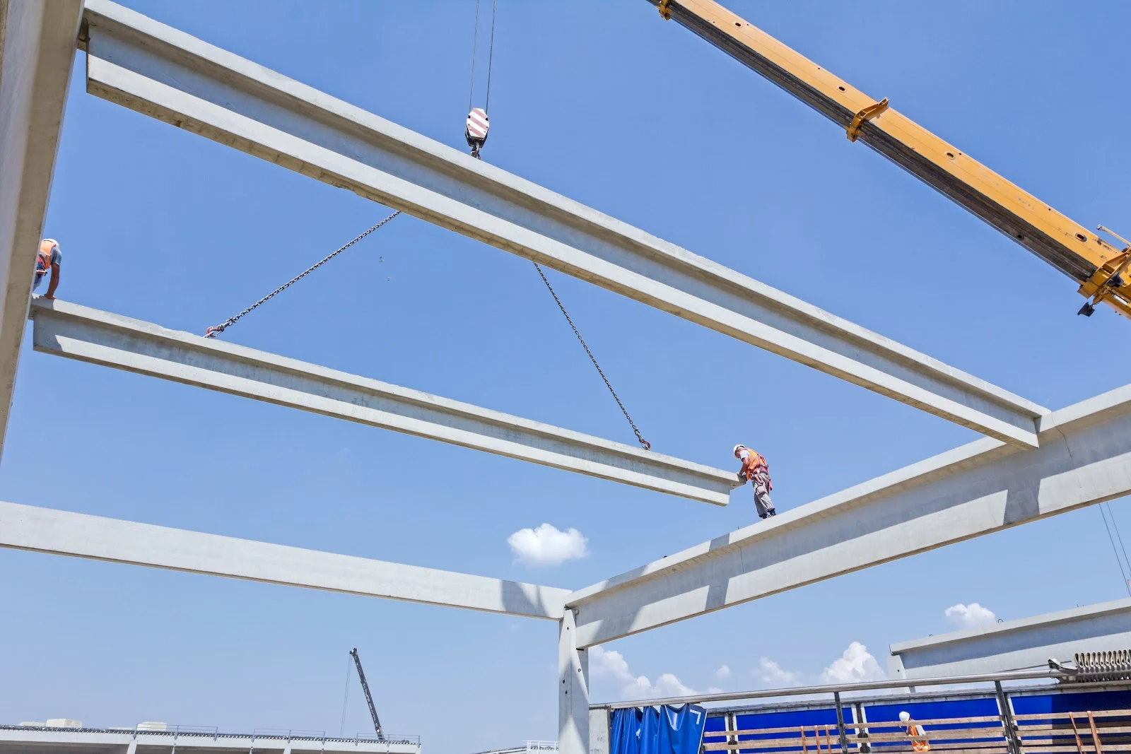 Vigas de acero para construcción en alturas.