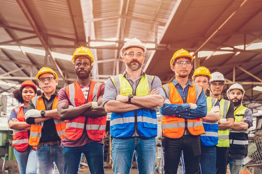 trabajadores de construcción, laborantes, muchas industrias